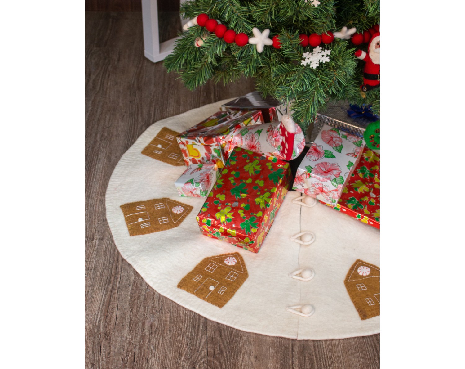 Gingerbread Design Christmas Tree Skirt Felt and Yarn