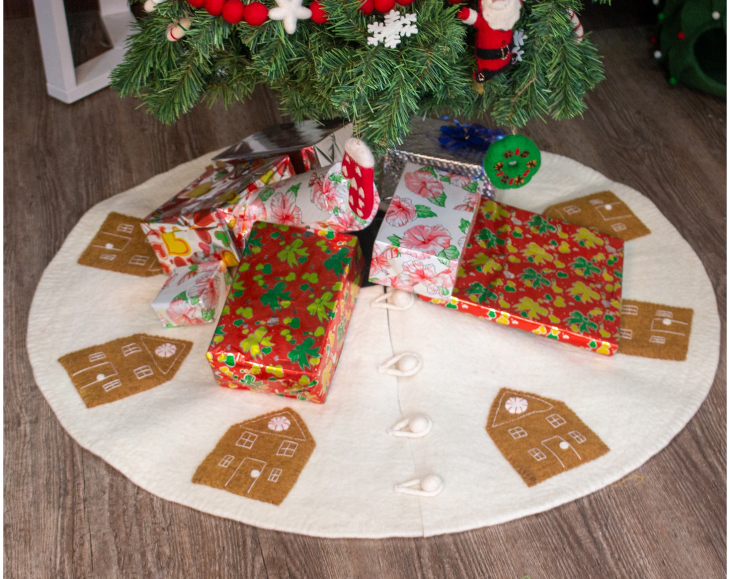 Gingerbread Design Christmas Tree Skirt Felt and Yarn