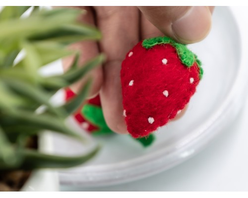 4cm Stitched Felt Strawberry
