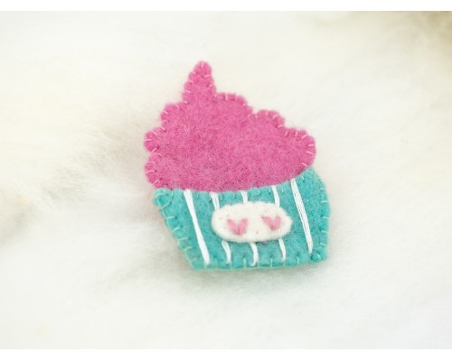 5-6cm Wool Felt Stitched Love Cupcake
