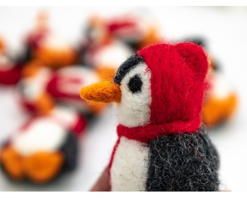 8-9cm Multicolor Scarfed Felt Penguins