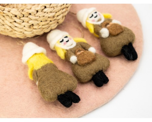 12cm Felt Easter Farm Lady