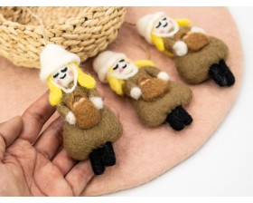 12cm Felt Easter Farm Lady