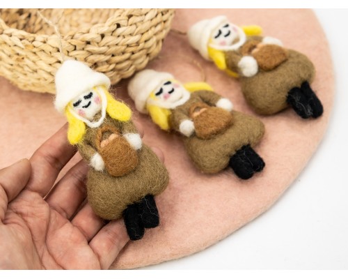 12cm Felt Easter Farm Lady
