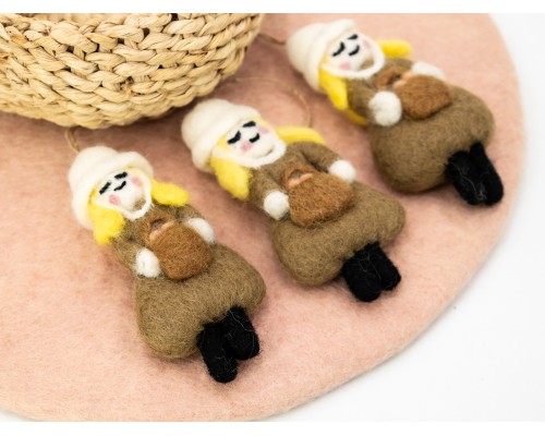 12cm Felt Easter Farm Lady