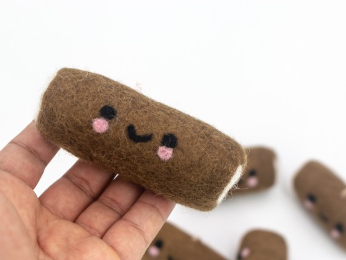 9cm Cheeky Yule Log Cake