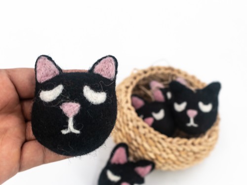 Spooky Felt Cat Head - Felt and Yarn