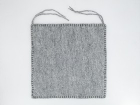 https://www.feltandyarn.com/12030-home_default/5-pieces-wool-felt-chair-pads-with-ties.jpg