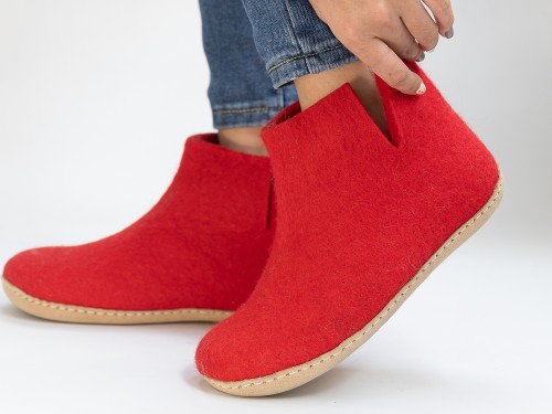 Red Felt Wool Boots with Suede Soles