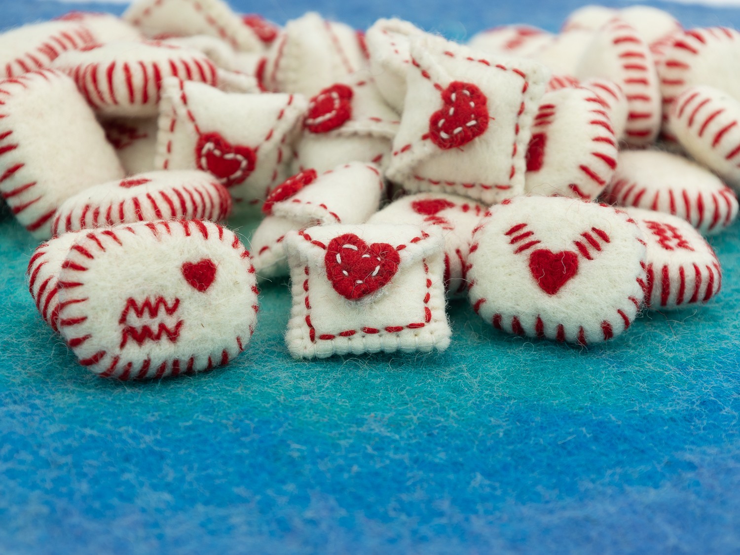4cm Cute Felted Valentines Love Notes