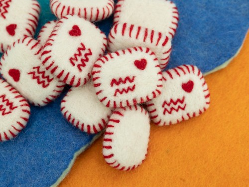 4cm Cute Felted Valentines Love Notes