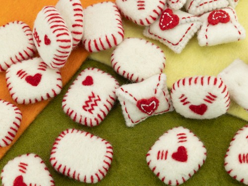 4cm Cute Felted Valentines Love Notes
