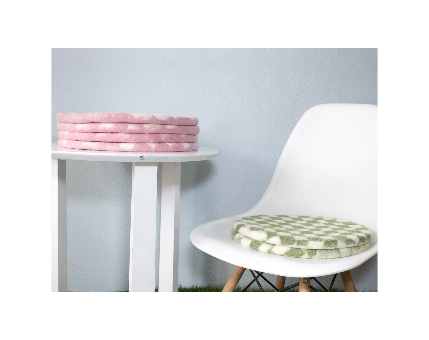 https://www.feltandyarn.com/12669-large_default/40cm-checker-design-felt-seat-pad.jpg