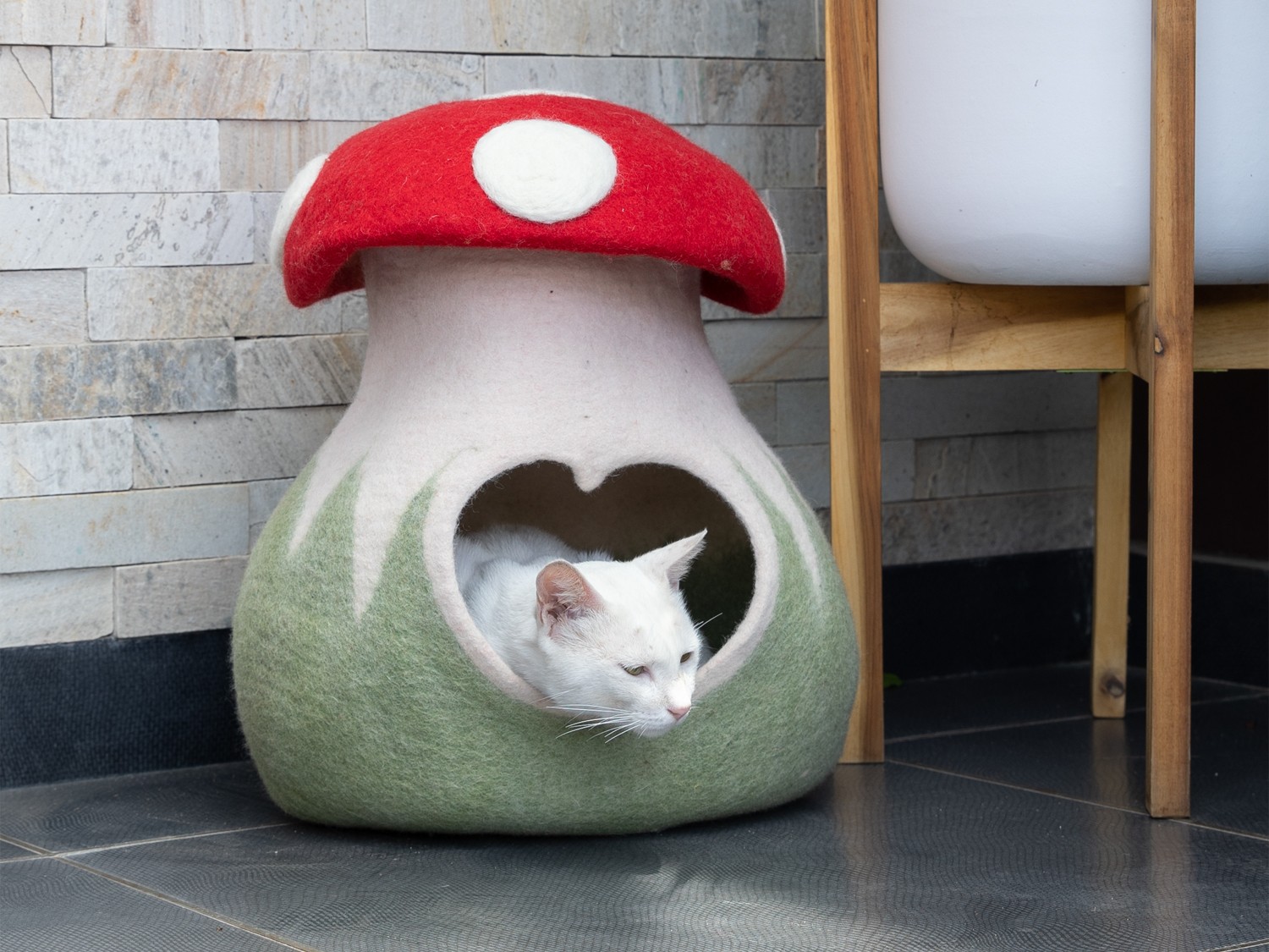 Felt Mushroom Design Cat Cave With Cat
