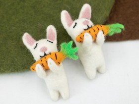 Felt Greedy Bunny With Carrot