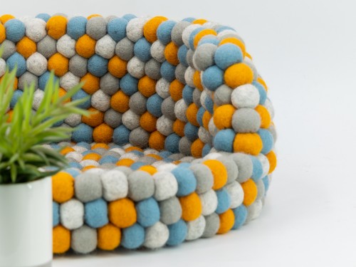 Cozy Warm Felt Ball Dog Bed House