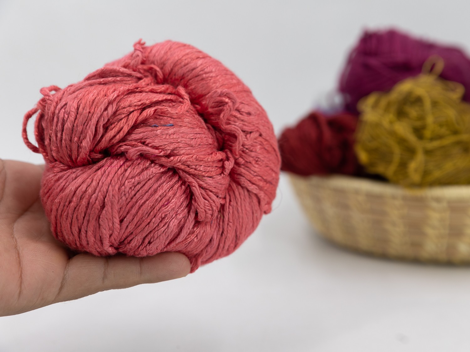 Pink color Recycled silk yarn Grade B