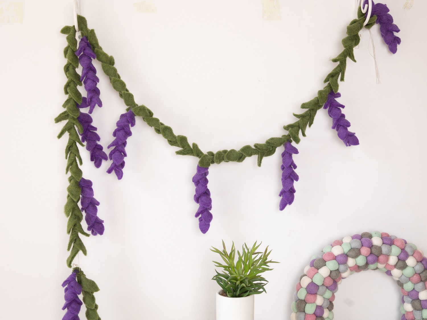 Easy DIY Lighted Burlap Holiday Garland by Lavender Buttons Design