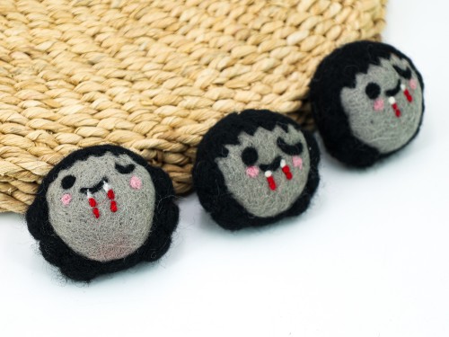 6.5cm Spooky Felt Vampire Girl