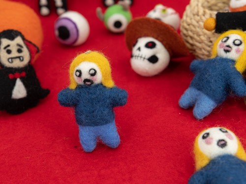 9x7cm Yellow Haired Felt Zombie Girl