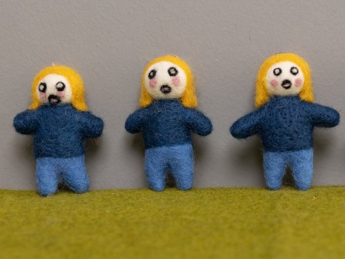 9x7cm Yellow Haired Felt Zombie Girl
