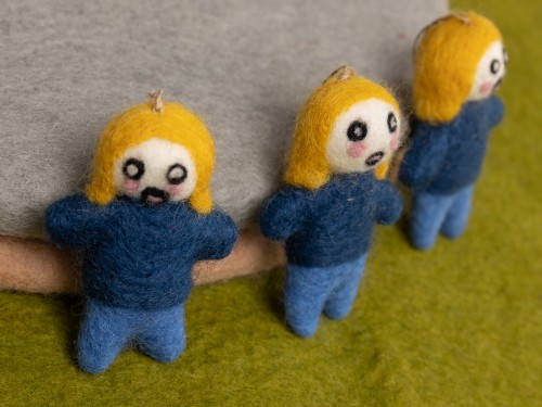 9x7cm Yellow Haired Felt Zombie Girl