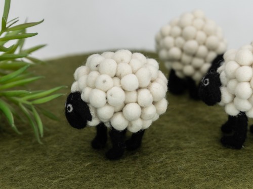 9x7cm Handmade Wool Felt PomPom Sheep