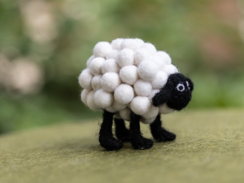 9x7cm Handmade Wool Felt PomPom Sheep
