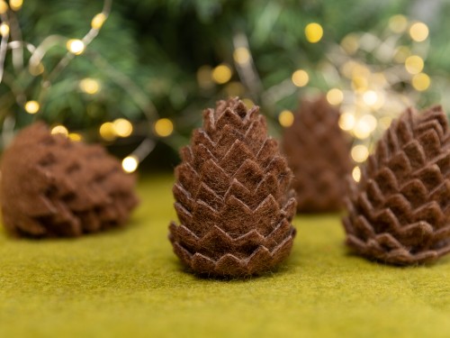 9cm Handmade Wool Felt Sheet Pinecone