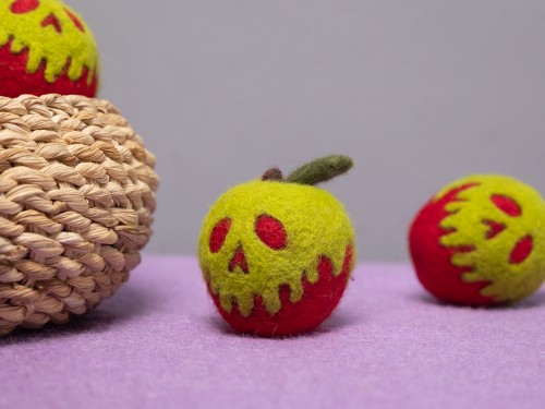 5cm Wool Felt Poisoned Apple