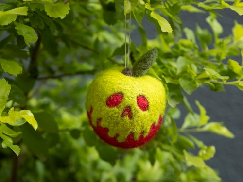 5cm Wool Felt Poisoned Apple