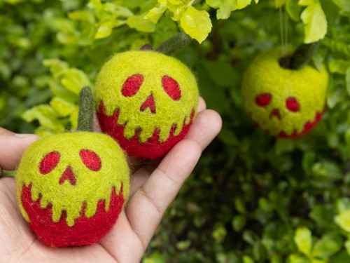 5cm Wool Felt Poison Apple