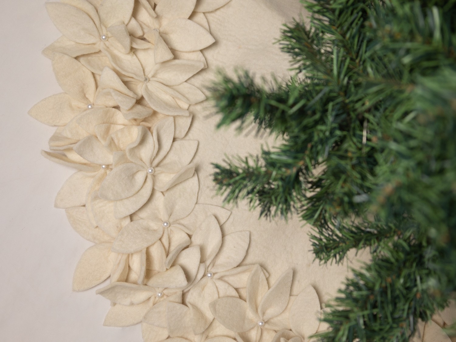 Elegant 42-inch Wool Felt Tree Skirt: Cream & Red Poinsettia Base