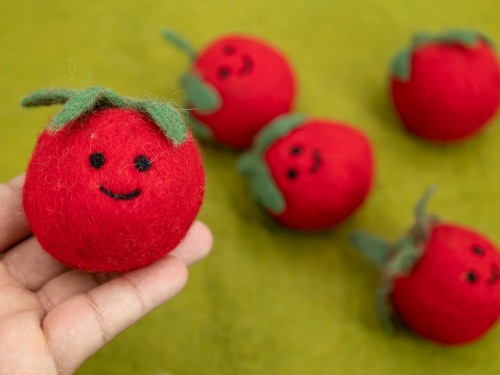 5cm Smiley Felt Tomato