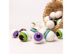 Creepy Halloween Felt Eyeballs - Felt and Yarn