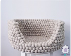 Grey felt dog bed - Felt and Yarn