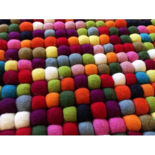 Felt Ball Projects [Multicolor Felt Ball Rug] Felt & Yarn