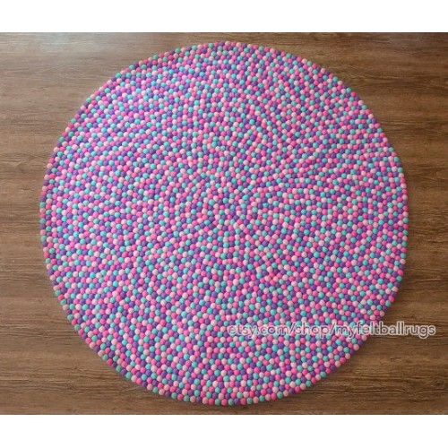 Four-color Felt Ball Rug
