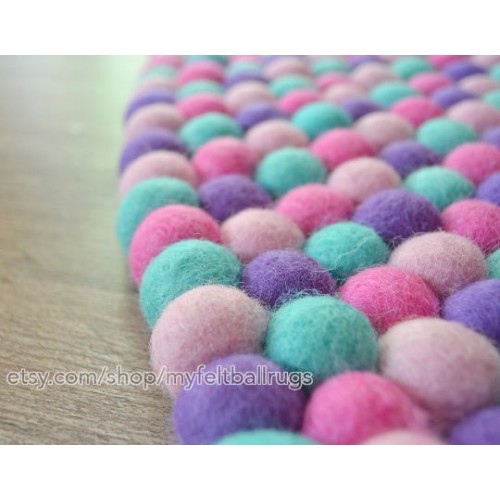 Four-color Felt Ball Rug