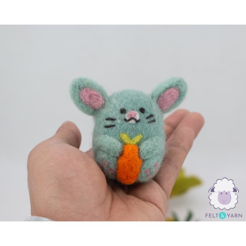 Cute Felt Easter Bunnies