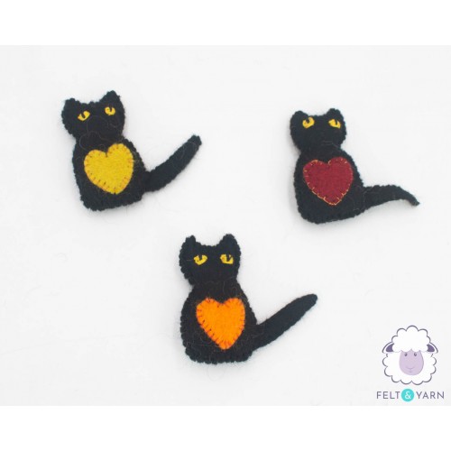 7x4.5cm Stitched Felt Cat with Heart Design