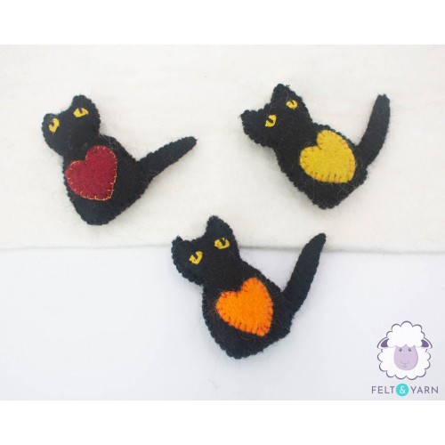 7x4.5cm Stitched Felt Cat with Heart Design