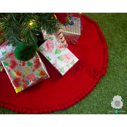 White And Red Felt Tree Skirt With Pom Poms