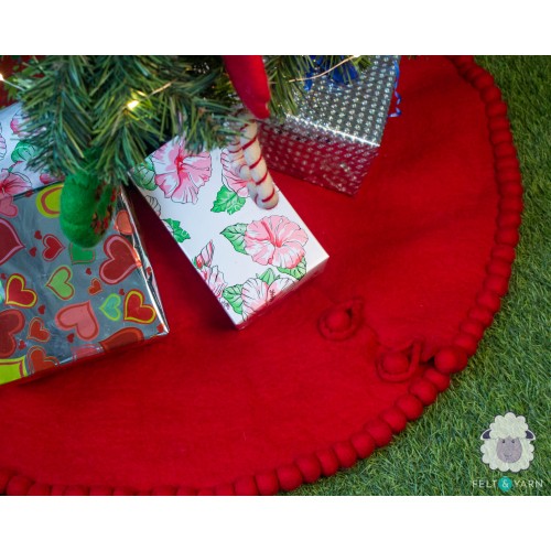 White And Red Felt Tree Skirt With Pom Poms