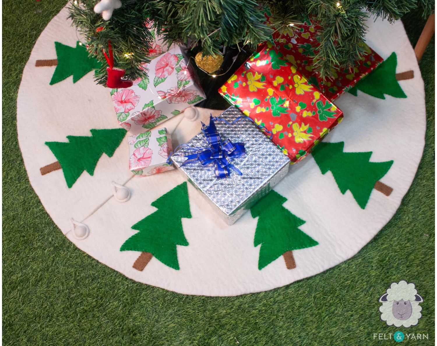 Handcrafted Tree Skirt with tree design Felt Yarn Handcrafted Tree Skirt with tree design Felt Yarn