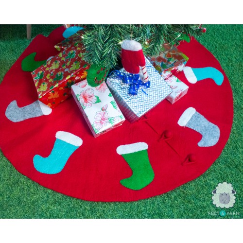 42 inch Red Felt Tree Skirt with Stockings