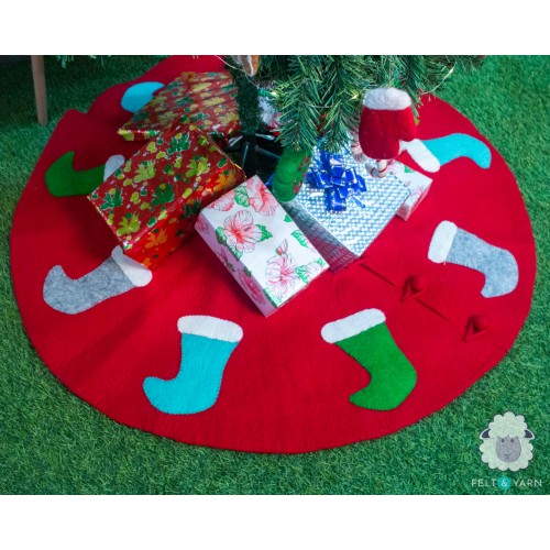 42 inch Red Felt Tree Skirt with Stockings
