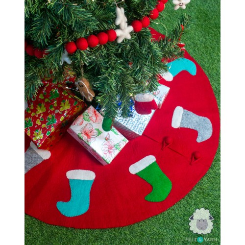 42 inch Red Felt Tree Skirt with Stockings