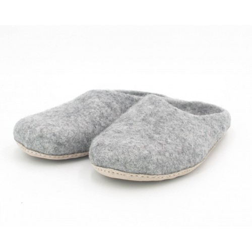 Natural colored felt slippers - Felt and Yarn