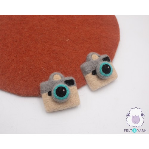 6x6cm Needle Felted Camera